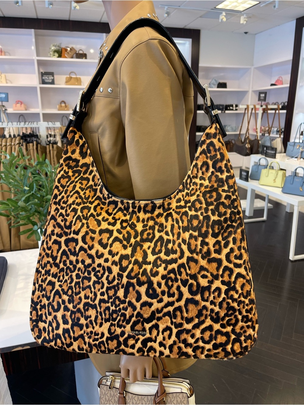 Michael Kors Nolita Large Leopard Print Calf Hair Hobo Shoulder Bag
NWT - Picture 4 of 16